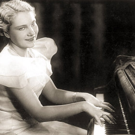 Doma u Šejbalů se umění ctilo. Dědeček měl sochařskou dílu a vřelý vztah k hudbě, stejně jako maminka, která vlastnila nádherný soprán. Druhý dědeček byl operním korepetitorem a tatínek zase patřil k absolventům mnichovské výtvarné akademie.