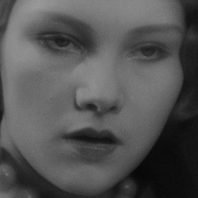 Marie Pujmanová napsala o jejím působení (ještě v divadle Dada): „Slečna Šejbalová, jedno z nejpřitažlivějších děvčat v Praze, krásně rostlá a výtečně inervovaná zpěvačka s mordičkou rozené subrety, má, co u nás nemá mnoho jevištních zjevů – umění zacházet s publikem a vedle sladkosti i osobní sůl.“