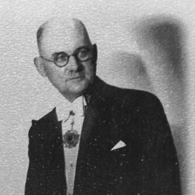 John Rabe (23. listopadu 1882 až 5. ledna 1950) byl německý manažer a člen nacistické strany, který proslul dobrým srdcem. Zachránil totiž před genocidou na 300 tisíc lidí.