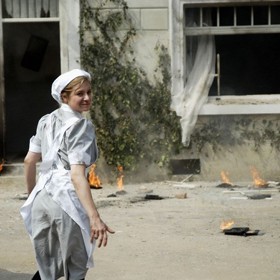 Pro potřeby natáčení bylo ušito dva tisíce kostýmů a postaveno třicet kulis.