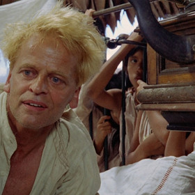 Její rodiče se rozvedli, když jí bylo deset. A přestože otce Klause (zde ve snímku Břímě snů) vídávala zřídka, šel jí z ní mráz po zádech.