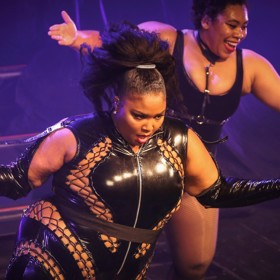 Jedenatřicetiletá zpěvačka a rapperka Lizzo získala osm nominací na ceny Grammy 2020.