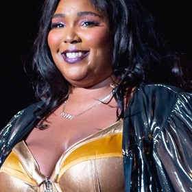 Najde se však i řada kritiků, například známá americká osobní trenérka Jillian Michaels. „Proč lidé obdivují její tělo? Proč neobdivují víc její hudbu? To bude taková bomba, až dostane cukrovku?“ řekla