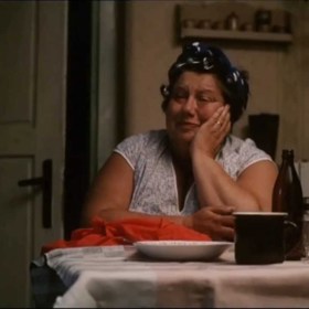 Tak nechrápej! Přemejšlím. Jo, že to slyší celá vesnice.