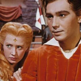 Zde si jí povšiml režisér Jiří Sequens, který jí v roce 1955 svěřil drobnou roli ve svém filmu Větrná hora. Jako herečka vystupovala také v libeňském Divadle S. K. Neumanna.