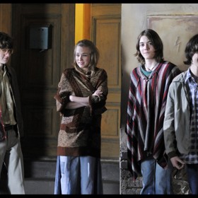 Hořká komedie režiséra Ondřeje Trojana Občanský průkaz na motivy stejnojmenné knihy Petra Šabacha sleduje osudy čtveřice dospívajících mladíků, jejich přátel, lásek a rodičů. 