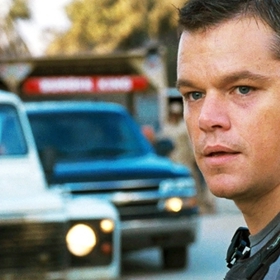 Díky němu se ocitáme na tom nejnebezpečnějším místě na světě, na horké půdě Iráku, krátce po svržení režimu Saddáma Husajna.