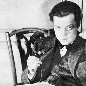 Americký režisér George Orson Welles (6. května 1915 – 10. října 1985) patří k legendám kinematografie. Dokázal natočit jeden z kriticky nejúspěšnějších filmů (Občan Kane) již ve svých pětadvaceti letech.