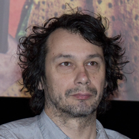 Liberecký rodák, divadelní, filmový a televizní herec, absolvent brněnské JAMU.