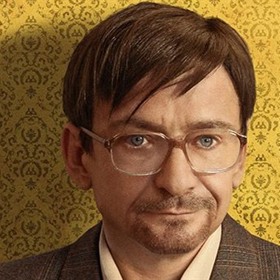 Postupně pak s Pepou prožíváme předškolní léta a rozluku jeho rodičů, procházíme s ním základní i střední školou a prvními nesmělými pokusy na poli vztahů s dívkami.

