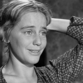 Svou filmovou kariéru zahájila v roce 1942 filmem Steibruch.