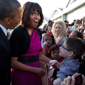  Matku, staršího bratra Craiga a Michelle živil zaměstnanec městských vodáren Fraser Robinson. Na to, že otec musel až do své smrti v roce 1991 tvrdě pracovat, Michelle často ve svých projevech poukazuje.
