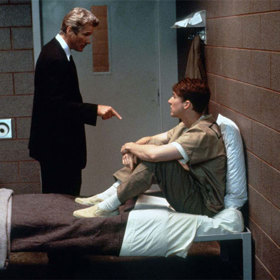 1996: Ve filmu Prvotní strach si Richard Gere zahrál právníka bez špetky svědomí.