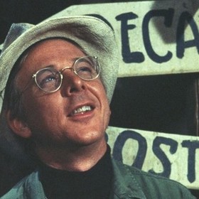 Plukovník Potter: Kdybyste měl problém, tak klidně zaskočte. Mé stanové plátno je vždy otevřené.