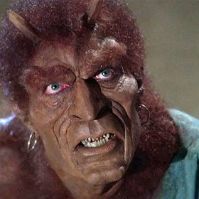 Dalšího poloboha, ale tentokrát ne tak pohledného jako Perseus, si zahrál herec Neil McCarthy. Původně právě on, Kalibos, se měl stát snoubencem Andromedy.