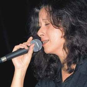 Ester se stala velmi vyhledávanou moderátorkou a konferenciérkou rozličných společenských událostí.