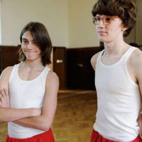 Petr, Aleš, Popelka a Míťa dospívají v sedmdesátých letech, v době, kdy vyjít na ulici bez občanského průkazu znamenalo koledovat si o průšvih a kdy povinná vojenská služba byla pro mnohé tím největším strašákem.