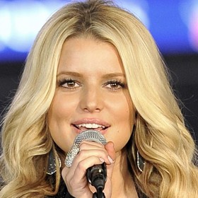 Jessica Simpson (* 10. července 1980) je americká zpěvačka a herečka, která se stala známou i díky své reality show Newlyweds: Nick and Jessica. Dnes je její hlavní doménou zpívání.