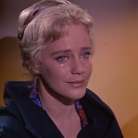 Zemřela na zápal plic ve svých devětasedmdesáti letech.