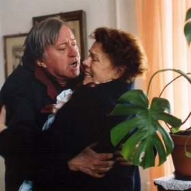 Jarmila je uklízečkou v nemocnici a pro její jméno jí tam neřeknou jinak než "Kukačka".