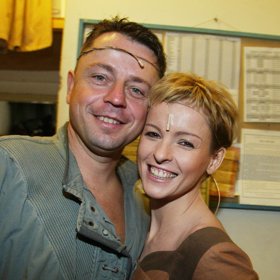 O úmrtí zpěvačky také s odkazem na ČTK informoval pražský anglicky psaný týdeník The Prague Post, který rovněž shrnul její hudební kariéru, zmínil její problémy s nadměrnou konzumací alkoholu a poukázal na to, že Bartošová se často objevovala na titulních stránkách bulvárních deníků.