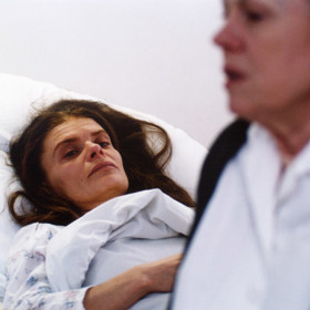 Navíc Josefova maminka, u které Padrnos dosud bydlí, nemá Jarmilu příliš v lásce a dává to viditelně najevo.