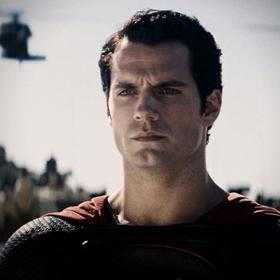 Jor-El věří, že jedinou nadějí pro jeho lid je najít jinou vhodnou planetu k životu. Vysílá svého novorozeného syna Kal-Ela na planetu Zemi. 