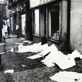 Když Hepnarová nenašla na vybraném místě dostatek lidí, objela blok ještě jednou. Staří lidé nestihli dostatečně zareagovat a uskočit do bezpečí. Zemřelo jich tehdy osm. 