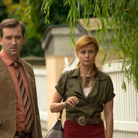 Honza Rambousek je svým způsobem sympatický podvodník, který je v podsvětí ceněný jako odborník na zámky, počítače, elektroniku a auta. Je to také nenapravitelný sukničkář, přesto ho ženy milují.