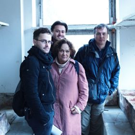 Drama Matka je jedno z protiválečných antifašistických děl Karla Čapka z roku 1938. Vše se odehrává v jakési anonymní vile v jakési anonymní zemi, která však nápadně připomíná Španělsko. Děj je členěn do tří dějství a většinu textu obstarává matka. Zpočátku jsou mrtví dva členové rodiny – otec voják a nejstarší syn lékař.