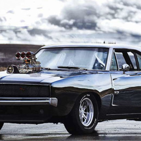 Mladý policista Brian O'Conor se snaží proniknout mezi pouliční závodníky, protože policie se domnívá, že stojí za přepadeními kamionů s elektronikou. 