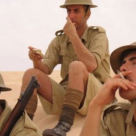 Další problém armády je ilustrován na desátníku Kohákovi (Robert Nebřenský), který je na jedné straně zkušený a v mnoha ohledech pro armádu nepostradatelný bývalý voják cizinecké legie.