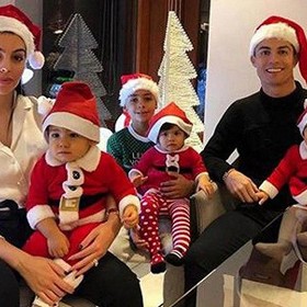 Svoji profesionální kariéru zahájil ve Sportingu Lisabon, kde předtím hrál za juniorské týmy. Ze Sportingu v roce 2003 přestoupil za 12,24 miliónů liber do Manchesteru United.