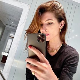 Marešová dbá i na vkusné doplňky. V tomto případě zvolila náhrdelník a náramek od Tiffanyho.