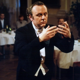 Český film z roku 2003 s Jaroslavem Duškem v roli placeného společníka osamělých dam v hlavní roli.