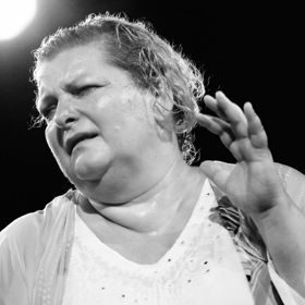 narodila 10. února 1956 v Bruntále do národnostně smíšeného manželství Ludmile a Kolomanu Bittovým. 