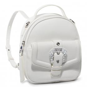 Batohy prodávají i takové známé značky jako je Versace. Tento kousek je vyrobený z eko kůže a bude se vám hodit jak k džínové bundě, tak k šatům.