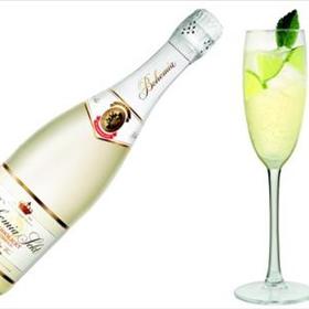 Koktejl HUGO

Budete potřebovat:

Dva cl bezového sirupu, limetku, mátu, Bohemia Sekt nealkoholický

Jak na drink:

Do skleničky vložte kostky ledu, zalijte nealkoholickým Bohemia Sektem, přidejte bezový sirup a trochu vymačkané limetky. Na závěr ozdobte mátou.