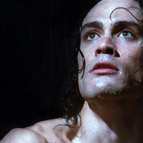 Brandona Leeho potkal tentýž smutný osud. Také zemřel kvůli svému filmu.