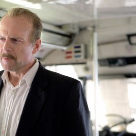 Bruce Willis nosil ve filmu hodinky značky Casio.