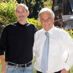 Financoval je tehdy napůl vysloužilý manažer produktového marketingu a inženýr Intelu v jedné osobě, Mike Markkula