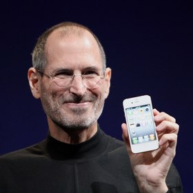 Steve Jobs byl zakladatel, výkonný ředitel a předseda představenstva firmy Apple a zároveň jedna z nejvýraznějších osobností počítačového průmyslu posledních čtyřiceti let.
