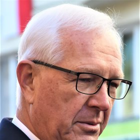 V říjnu 2018 byl zvolen senátorem za obvod č. 20 – Praha 4 se ziskem 52,65 %, tj. 20 595 hlasů, již v prvním kole volby.