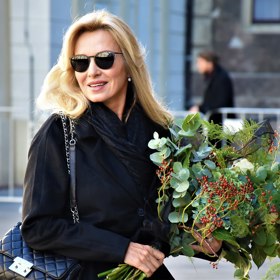 Kateřina má ráda koně, takže jezdila už odmala na koni, sportovala a tancovala. Jako malá se chtěla věnovat zvířatům, ale nakonec stejně dala přednost divadlu.