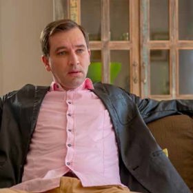 Dvojníci jsou český film režiséra Jiřího Chlumského. Pojednává o středoškolském učiteli na gymnáziu a zloději, kteří jsou dvojníci a oba v dvojroli hraje Ondřej Sokol. 