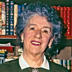 Enid Blytonová (11. srpna 1897 – 28. listopadu 1968) byla britská autorka knih pro děti a pohádek. Její život byl však spíše jako z hororu. Pronásledovaly ji potraty, manželovy nevěry i drsný rozvod. Ona sama přitom také nebyla svatá...