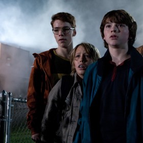 Představitelé chlapeckých rolí dostali od štábu dárek. Mohli si nechat kola, na kterých ve filmu jezdili.