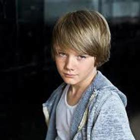 Ocelová pěst je americký akční sci-fi flim z roku 2011, který režíroval Shawn Levy.