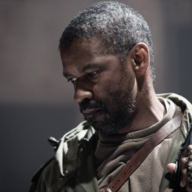 V několika scénách se objevila sluchátka řady “Beats by Dr. Dre”.