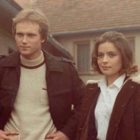 Ta totiž nemíní čekat až podnikového ředitele odcházejícího do důchodu nahradí jako odborník sice neschopný, ovšem zdatně podlézavý náměstek Humpl.